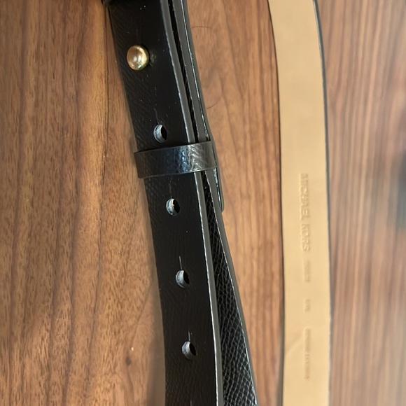 Michael Kors belted wallet - Picture 3 of 5